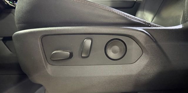 Used 2024 Black GMC AT4 image 31