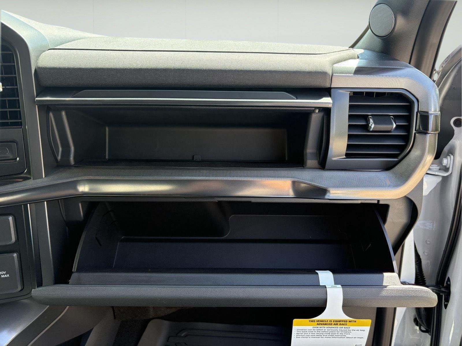 New 2026 Oxford White Ford Lariat® image 15