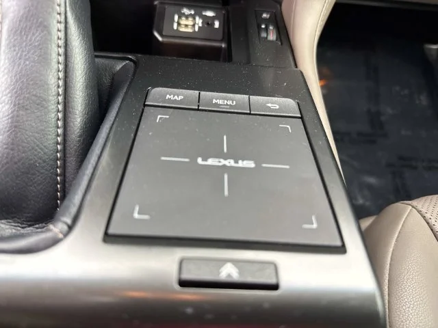 Used 2022  Lexus 460 image 37