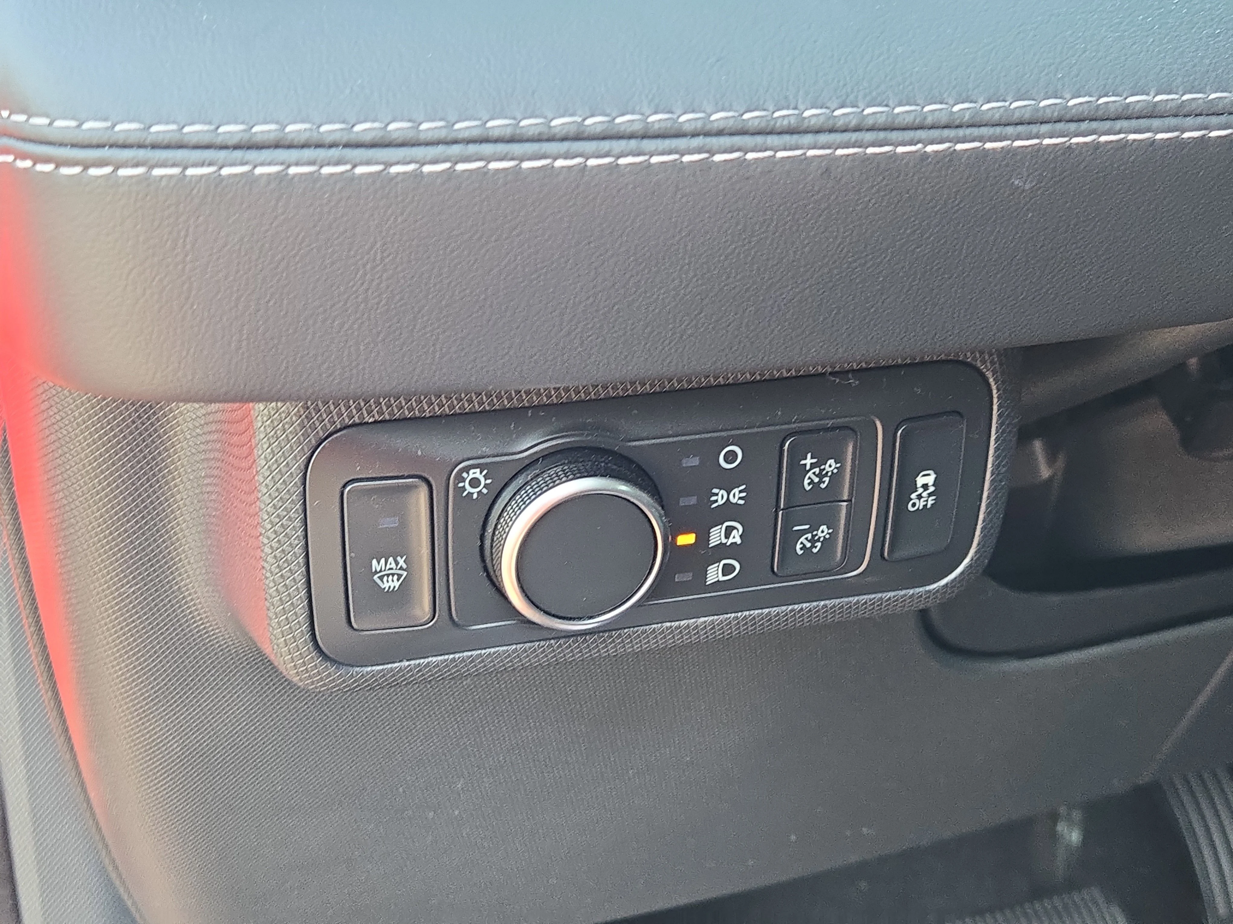 Used 2022 Red Metallic Ford Select image 22