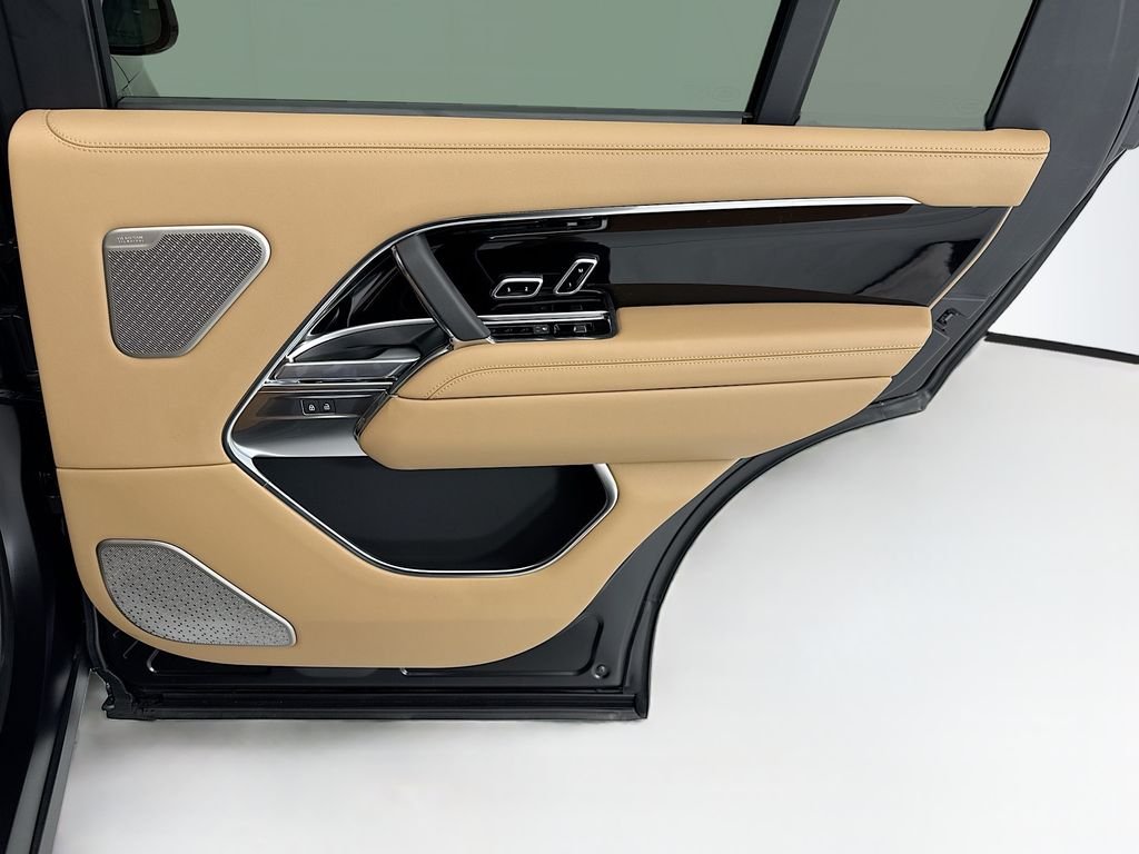 New 2026 Obsidian Black SV Bespoke Ultra Metallic Satin Land Rover Autobiography image 26