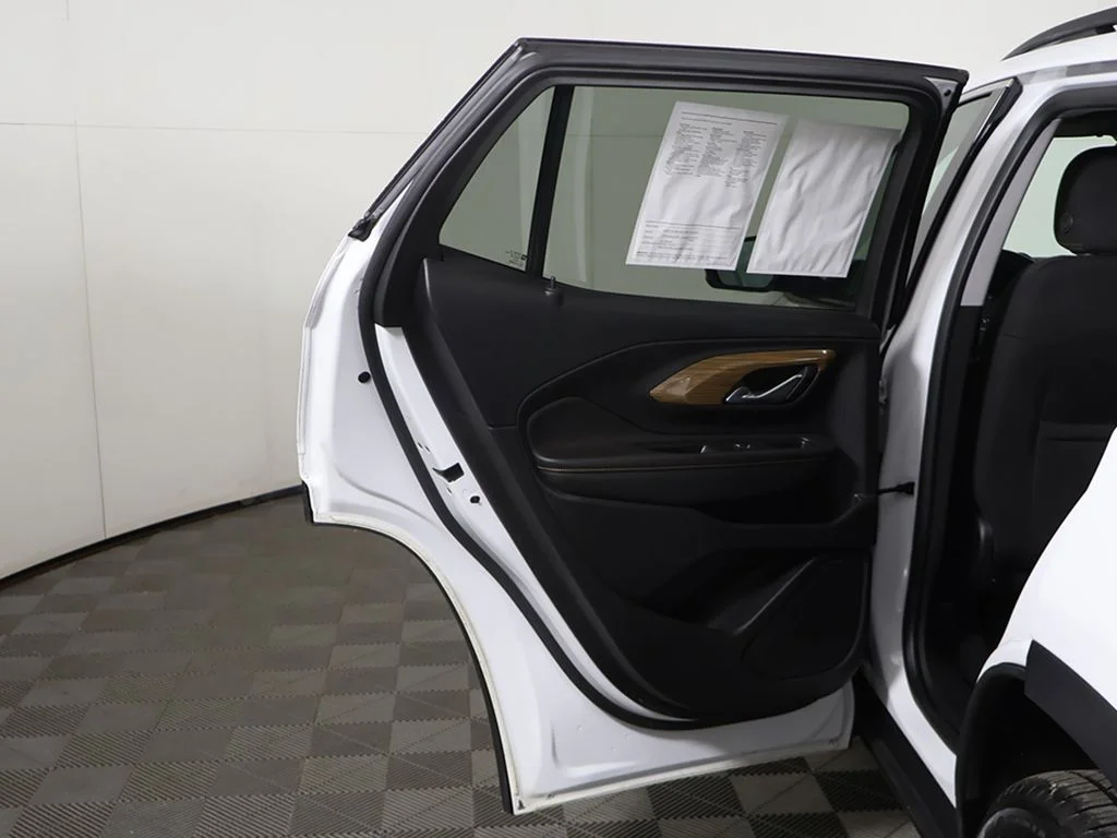 Used 2020 White GMC SLE image 13