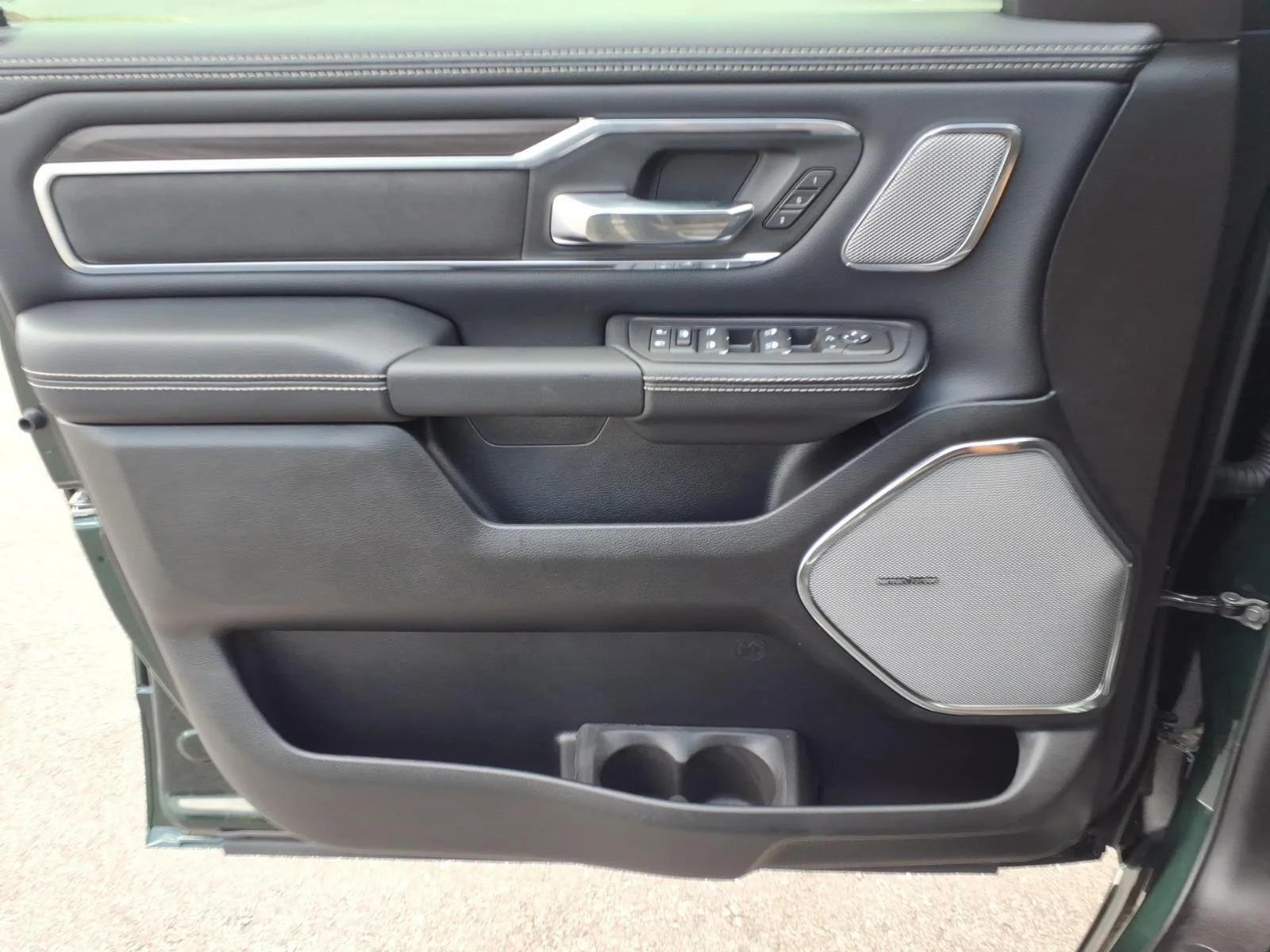 New 2026 Serrano-Green Metallic Exterior Paint RAM Laramie image 27