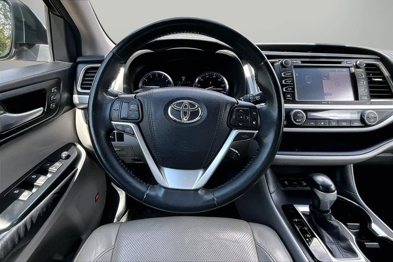 Used 2015 Black Toyota Limited image 11
