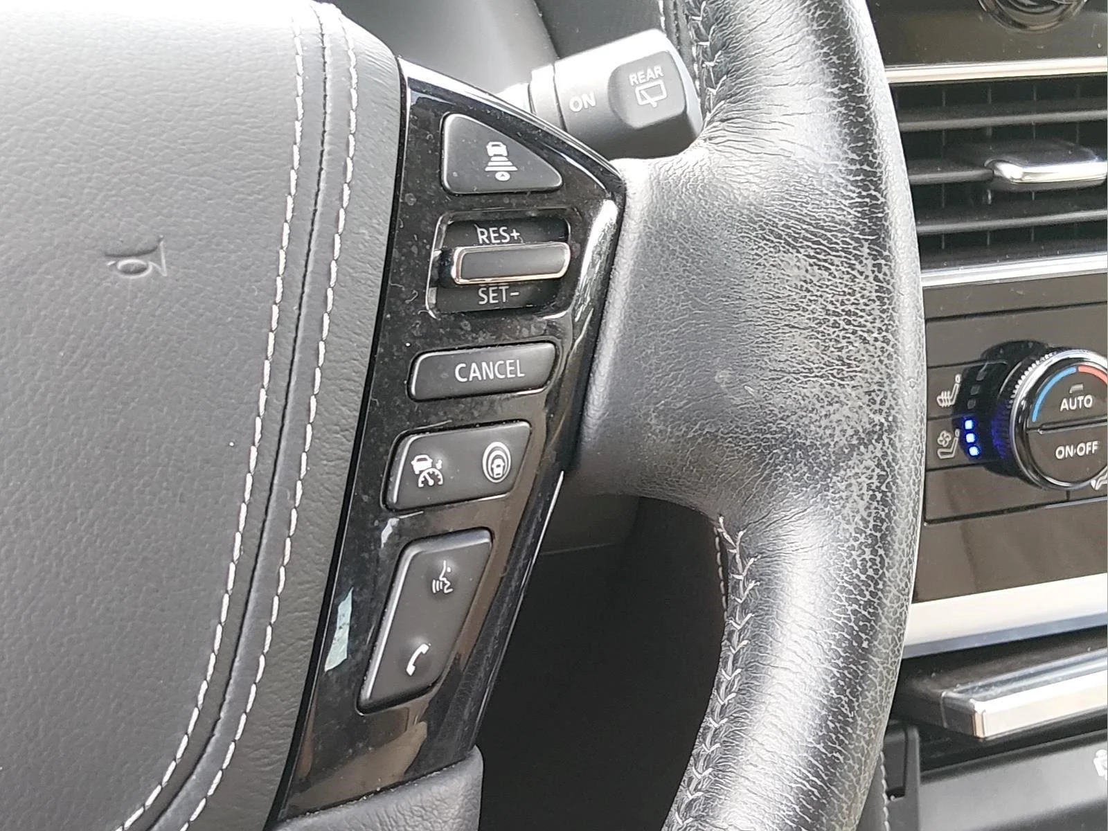 Used 2023 Aspen White Tricoat Nissan Platinum image 29