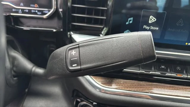 Used 2025 Cypress Gray Chevrolet LT image 31