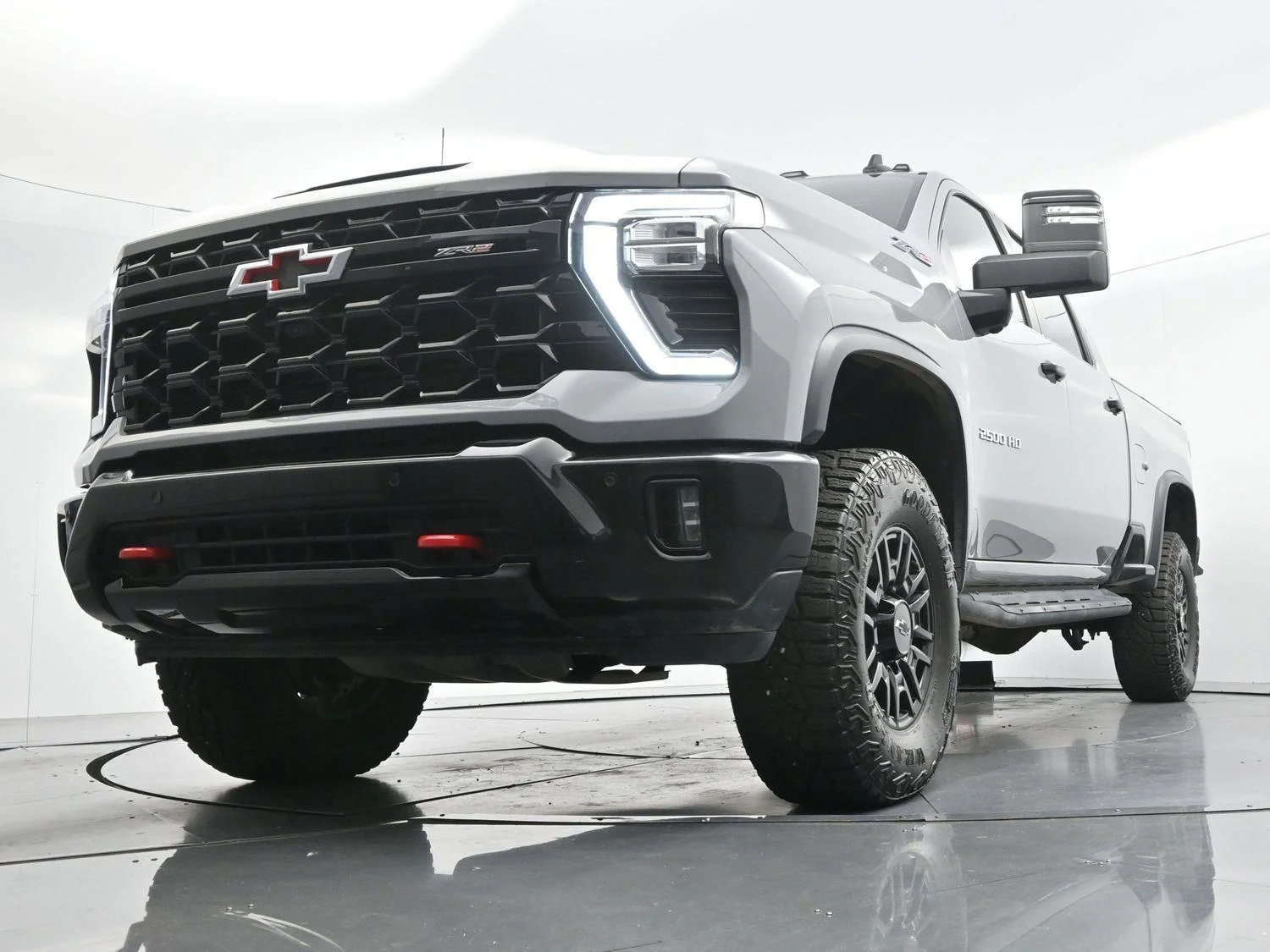 Used 2025 Slate Gray Metallic Chevrolet ZR2 image 48