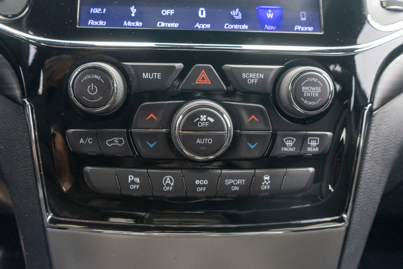 Used 2019 Bright White Clearcoat Jeep Altitude image 20