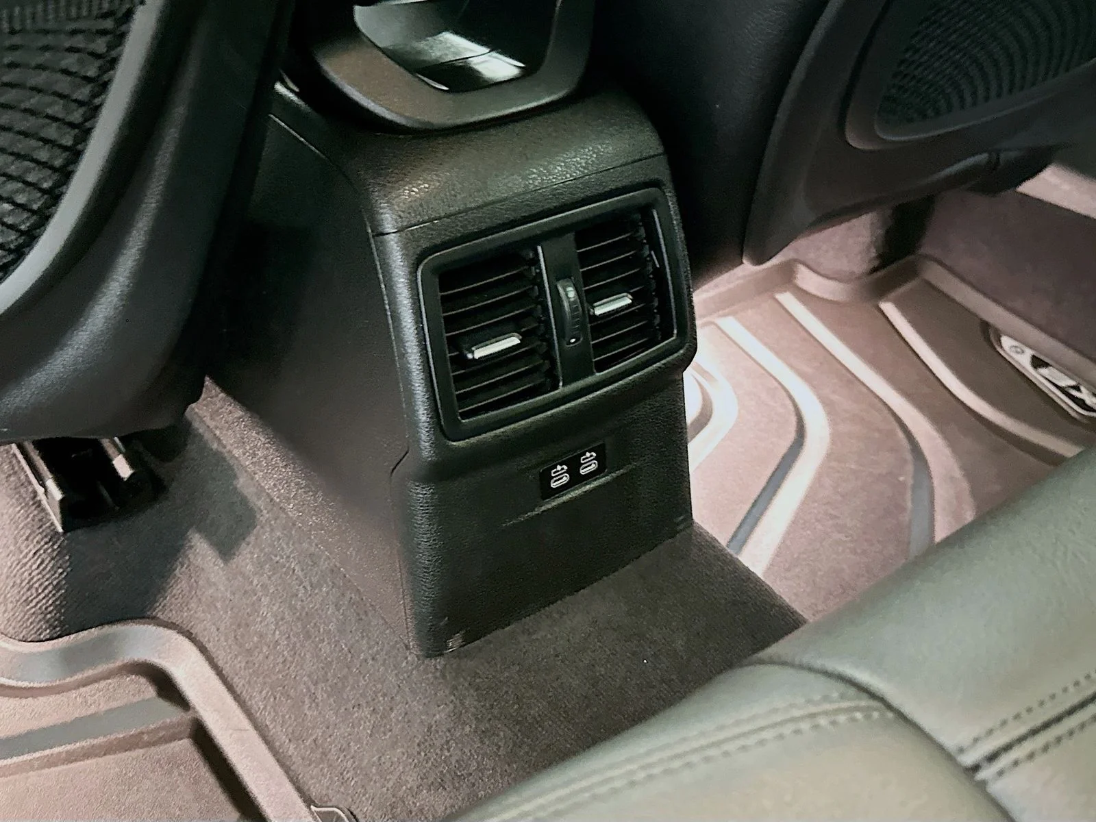 Used 2022 Mineral Grey Metallic BMW M35i image 25
