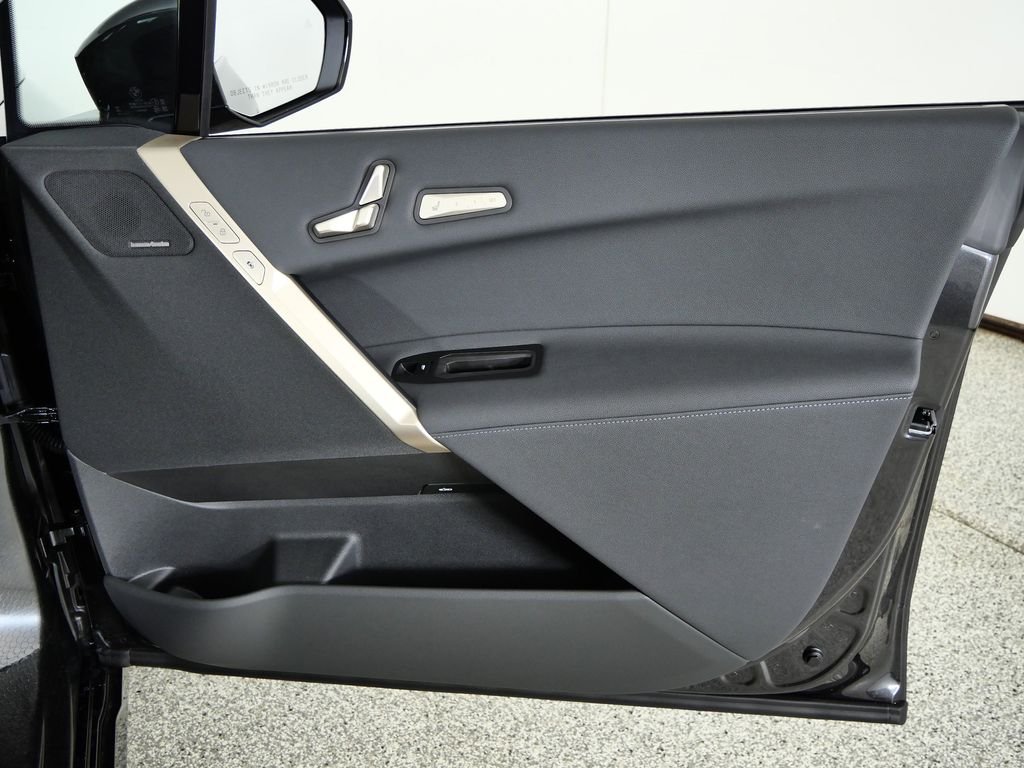 2026 BMW iX 60 - Photo 20