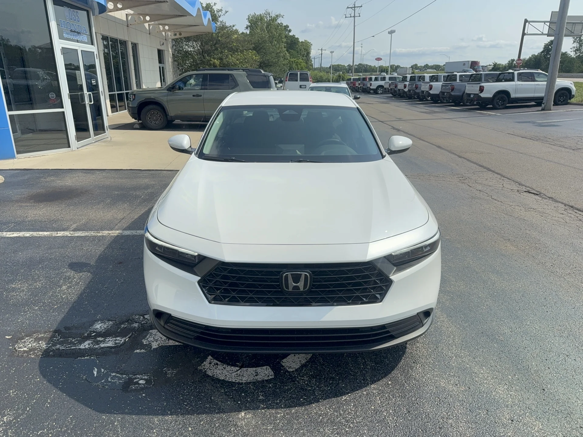 New 2026 Platinum White Pearl Honda LX image 2