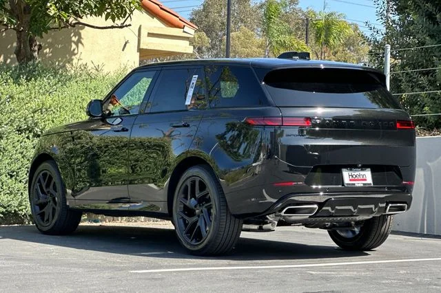 New 2026 Santorini Black Land Rover Dynamic SE image 3