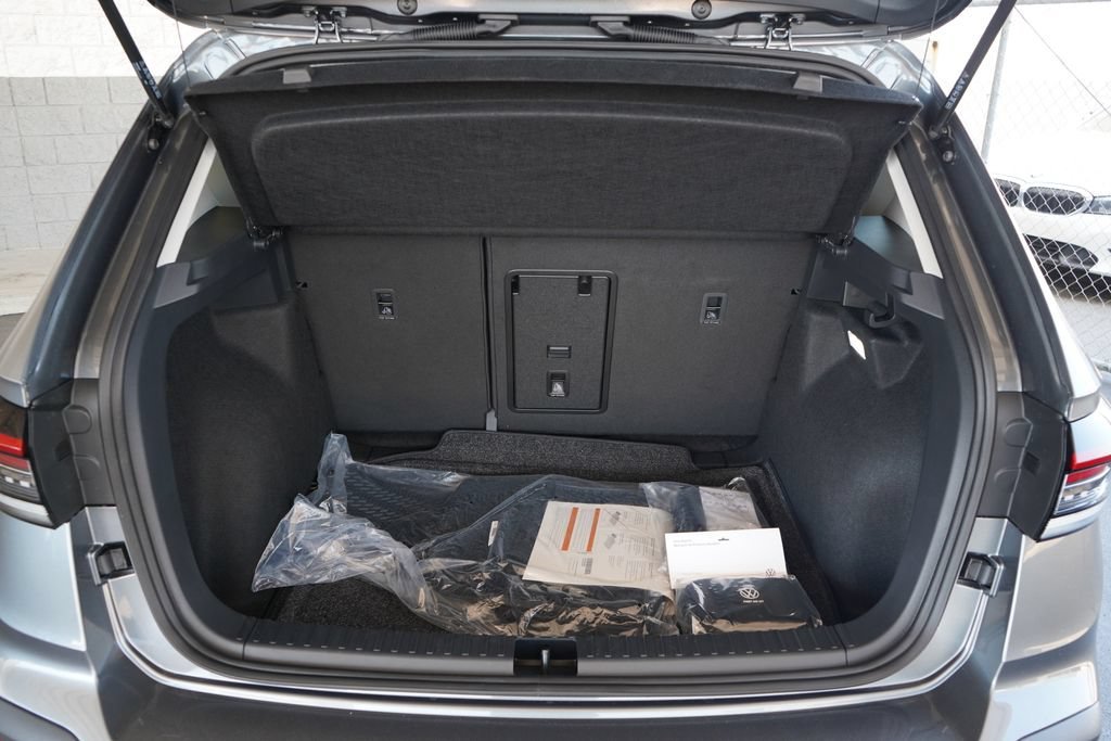 New 2026 Platinum Gray Metallic Volkswagen 1.5T SE image 11