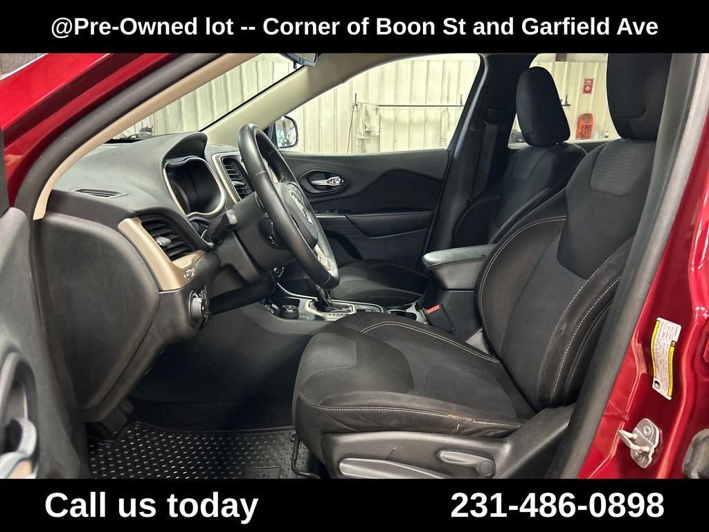 Used 2015 Red Jeep Latitude image 14