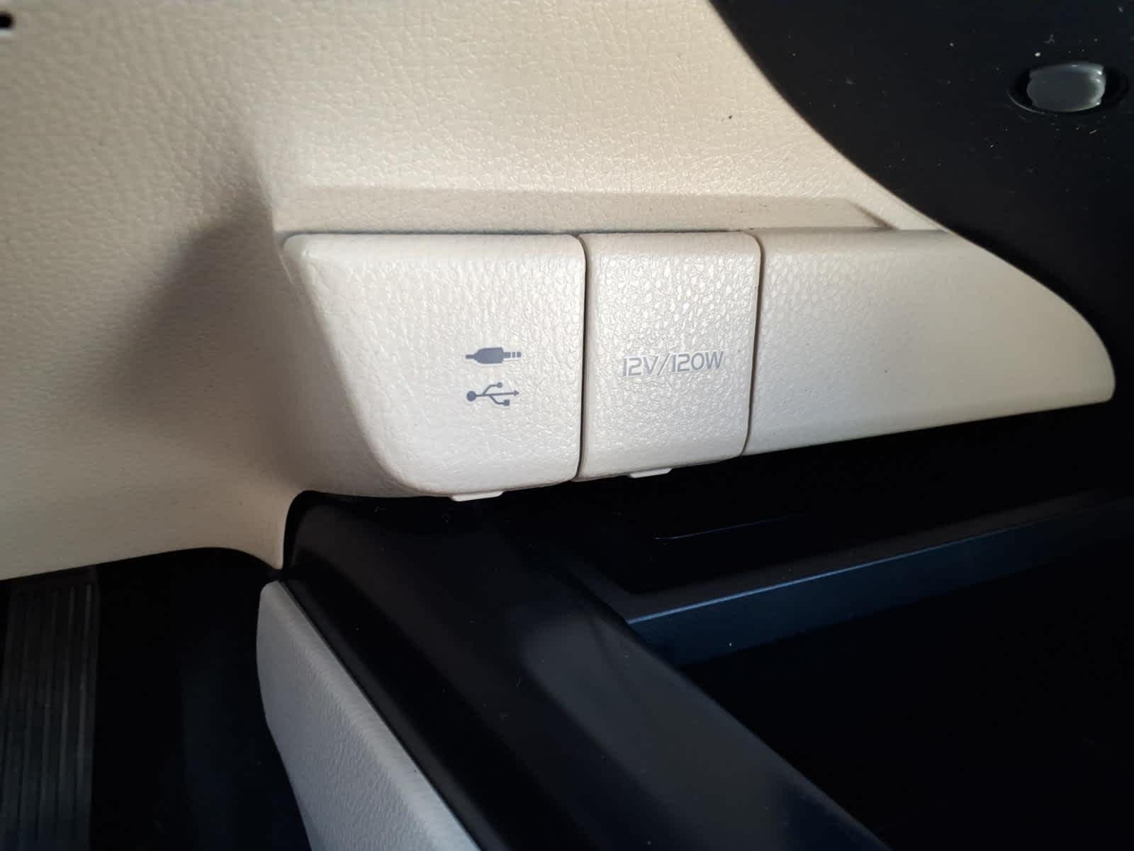 Used 2018 Super White Toyota XLE V6 image 25