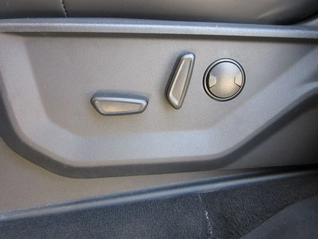 Used 2025 Black Metallic Ford Platinum image 12