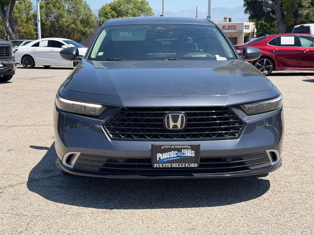 Certified Used 2025  Honda Touring image 2
