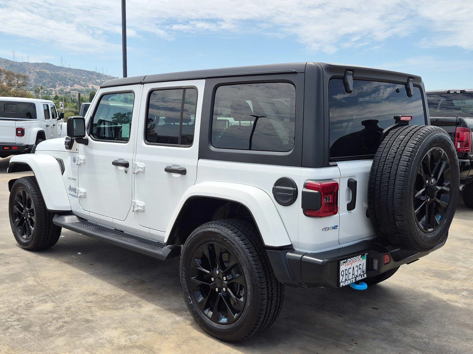 Used 2022 Bright White Clearcoat Jeep Unlimited Sahara image 4