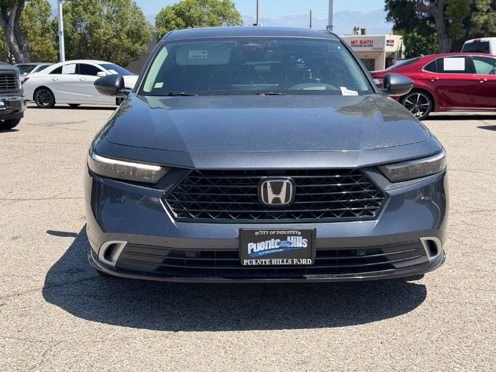 Certified Used 2025  Honda Touring image 2