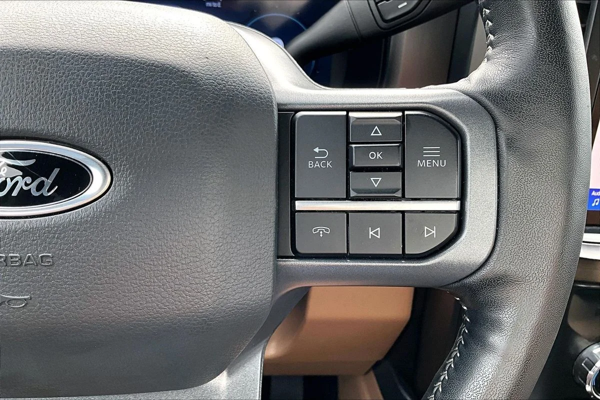Used 2024  Ford LARIAT image 13