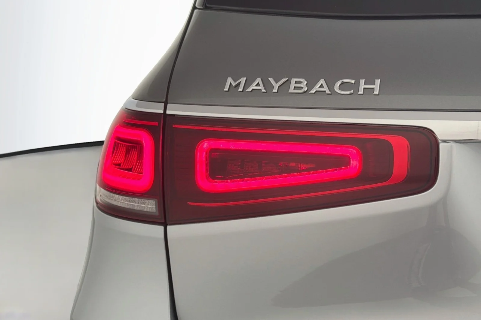 Certified Used 2023 Cirrus Silver Metallic Mercedes-Benz Maybach GLS 600 image 21