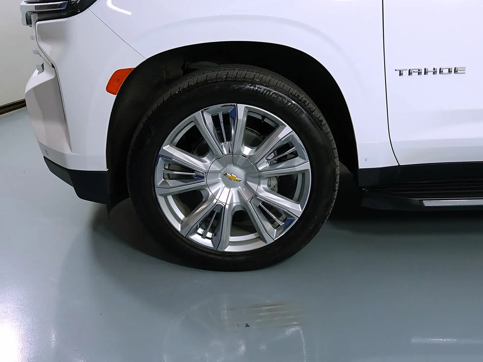 Used 2022 Summit White Chevrolet High Country image 10