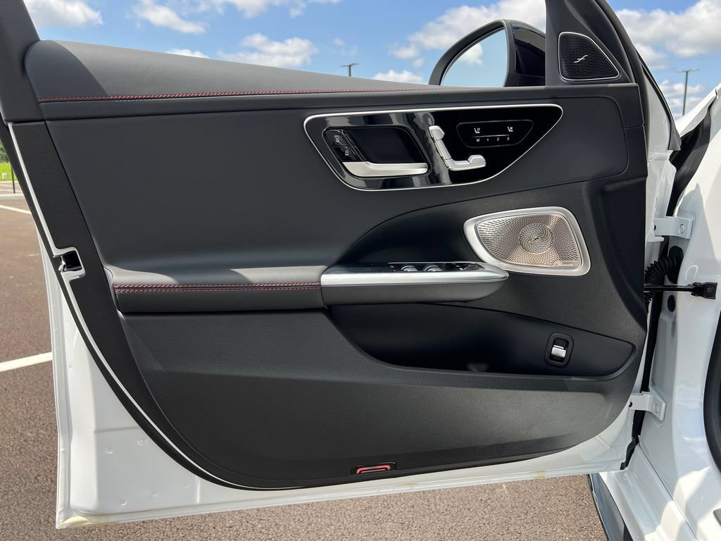 New 2026 MANUFAKTUR Moonlight White Metallic Mercedes-Benz AMG® C 43 4MATIC Sedan image 47