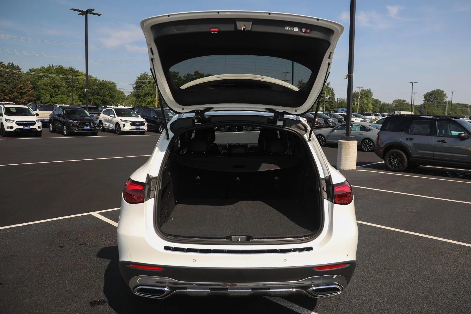 Used 2023 Polar White Mercedes-Benz GLC 300 image 16