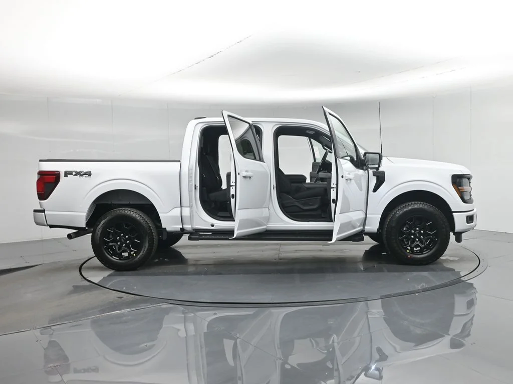 New 2026 Oxford White Ford XLT image 4