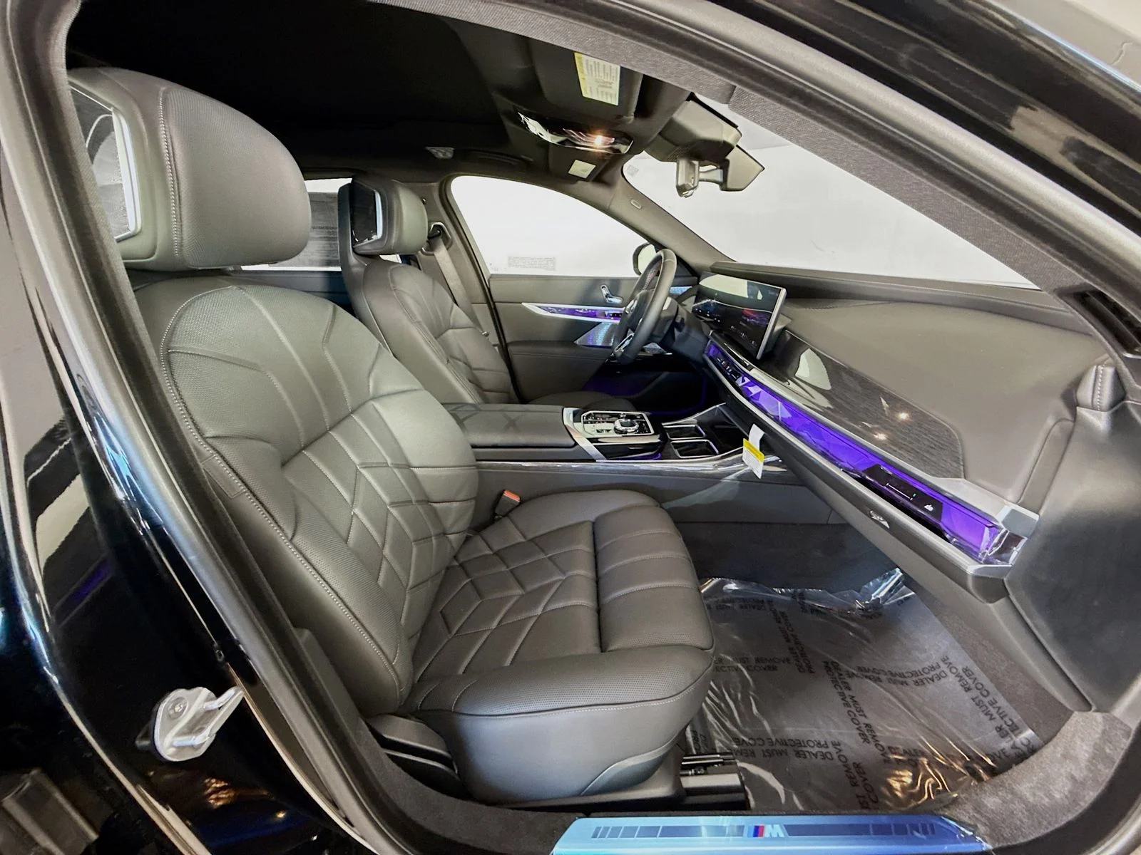 Used 2026 Black Sapphire Metallic BMW M70 image 30
