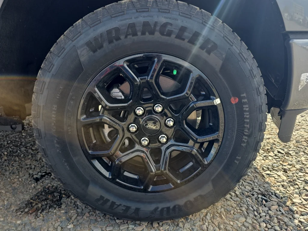 New 2026 Carbonized Gray Metallic Ford XLT image 38