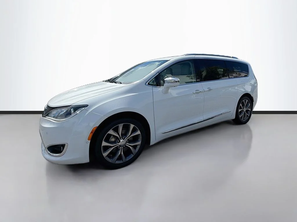Used 2018 White Chrysler Limited image 1