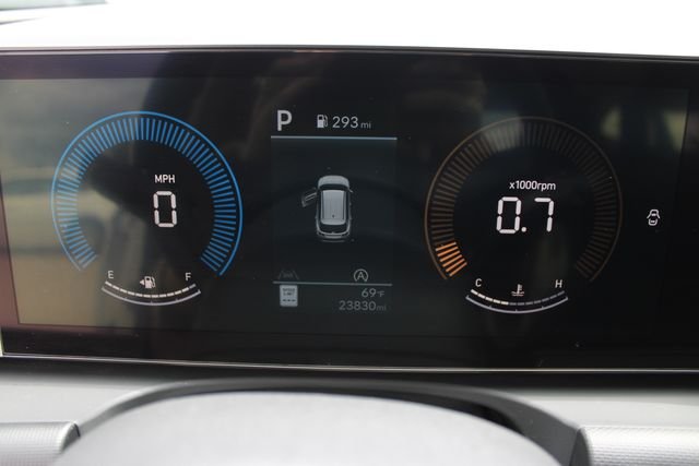 Used 2025 White Pearl Hyundai SE image 9