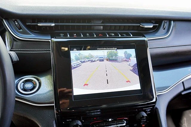 Used 2023 White Jeep Laredo image 26