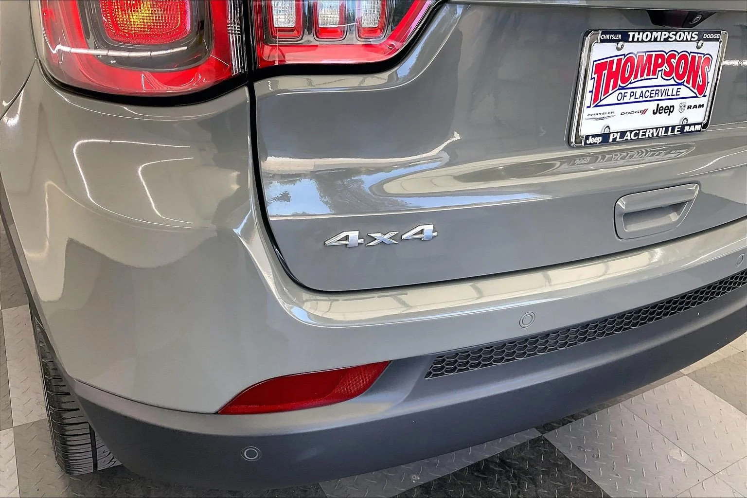Used 2024 Sting-Gray Clearcoat Jeep Limited image 7