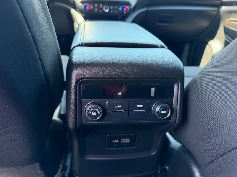 Certified Used 2020 Carbon Black Metallic GMC SLE image 11