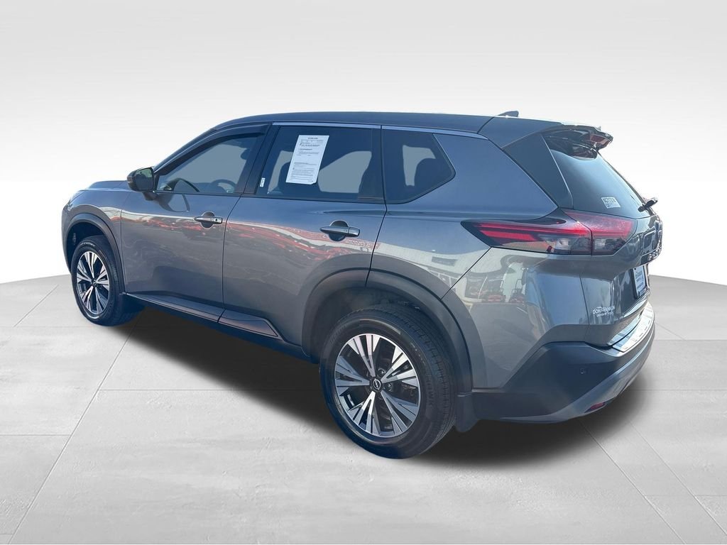 Used 2022 Gray Nissan SV image 3