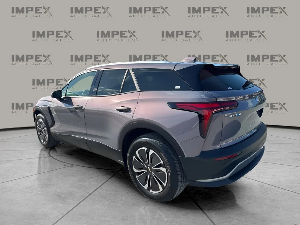 Used 2024 Gray Chevrolet LT image 3
