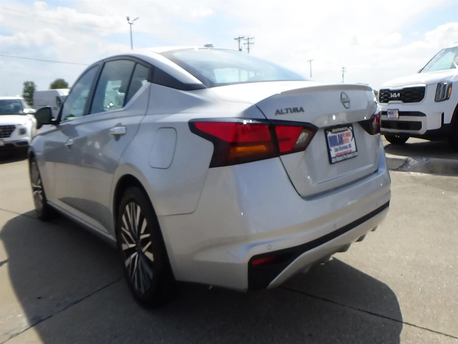 Certified Used 2024 Brilliant Silver Metallic (k23) Nissan 2.5 SV image 9