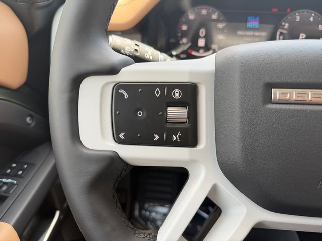 New 2026 Woolstone Green Land Rover X-Dynamic SE image 22