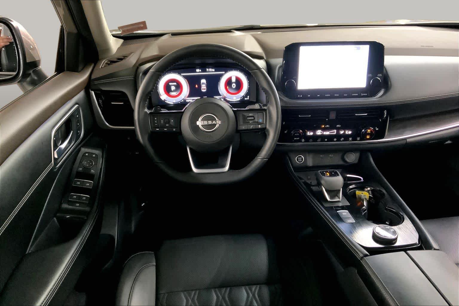 Used 2023 Champagne Silver Metallic Nissan Platinum image 6