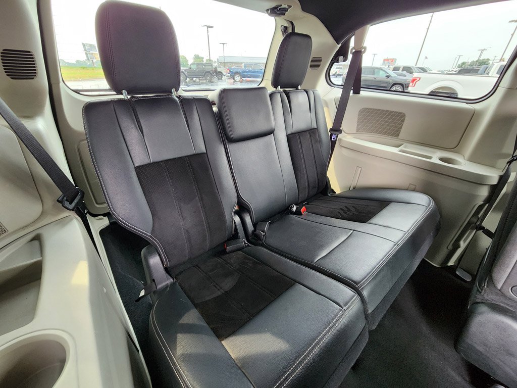 Used 2017 Black Onyx Crystal Pearlcoat Dodge SXT image 10