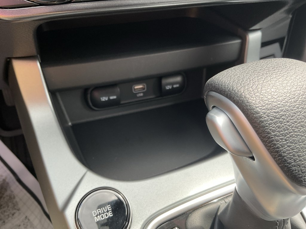Used 2026 Snow White Pearl Kia LX image 31