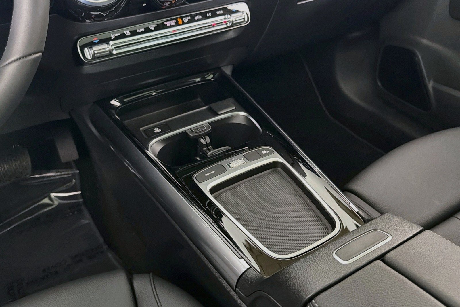 New 2026 Mountain Grey Metallic Mercedes-Benz GLA 250 SUV image 5