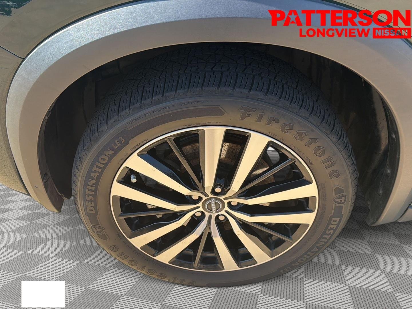 Used 2023 Obsidian Green Pearl Nissan Platinum image 27