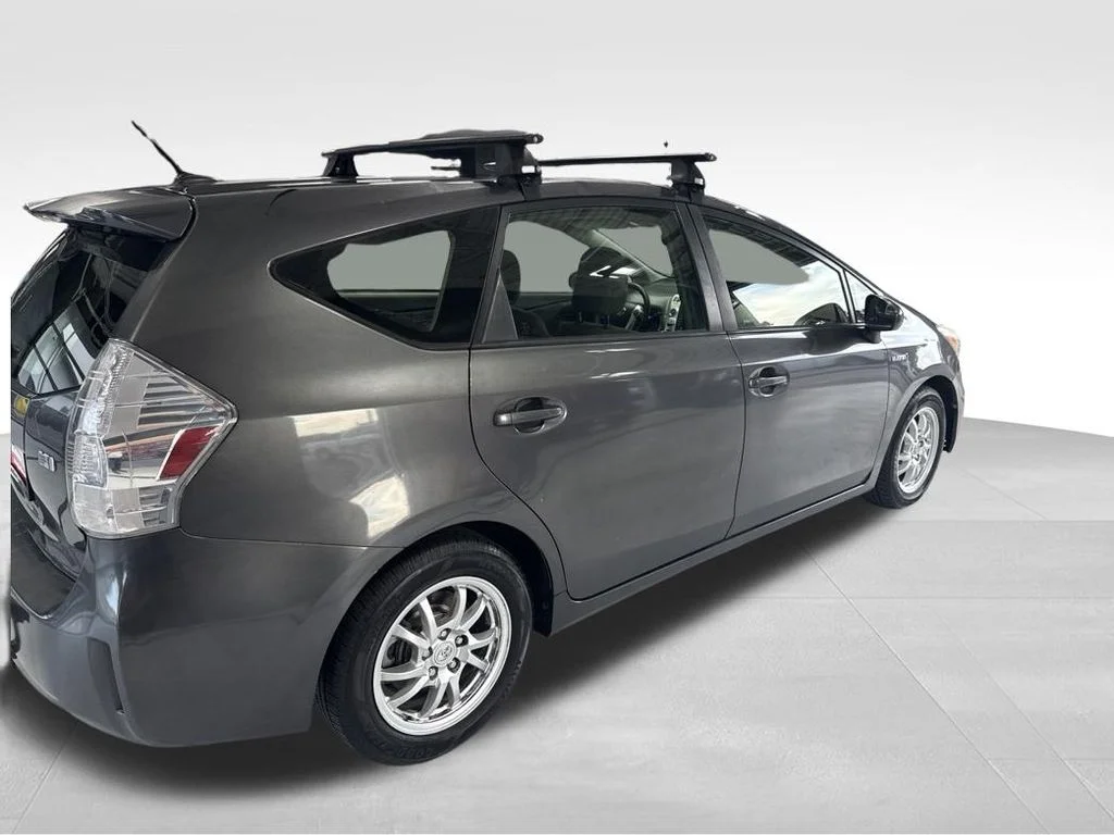 Used 2014 Gray Toyota Three image 5