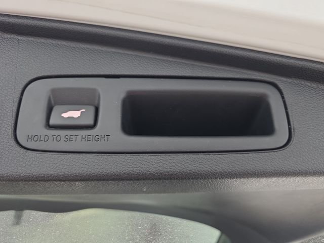 Used 2022 Platinum White Honda Touring image 34