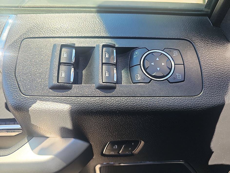 Used 2020 Agate Black Metallic Ford LARIAT image 11