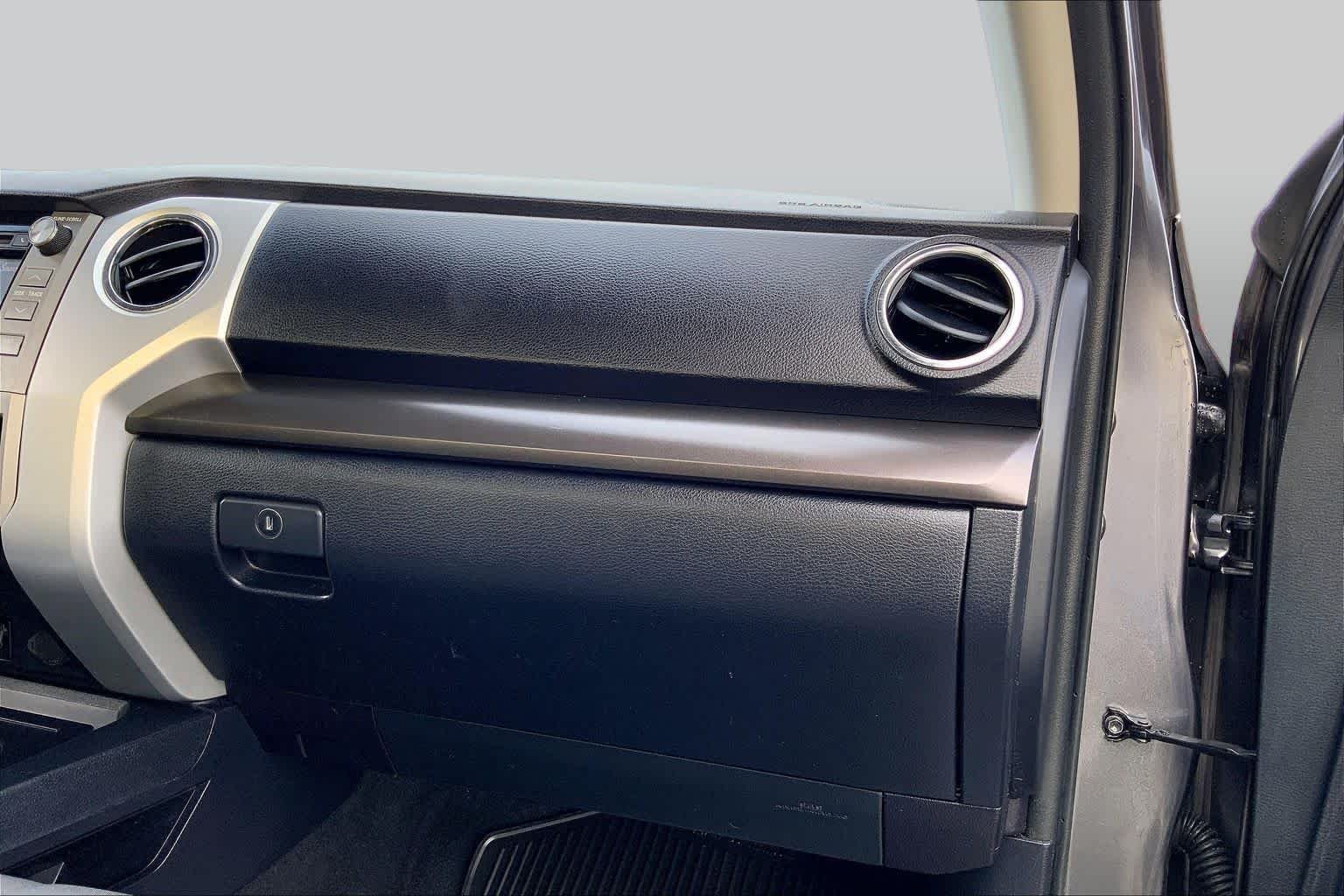 Used 2018 Magnetic Gray Metallic Toyota SR5 image 19