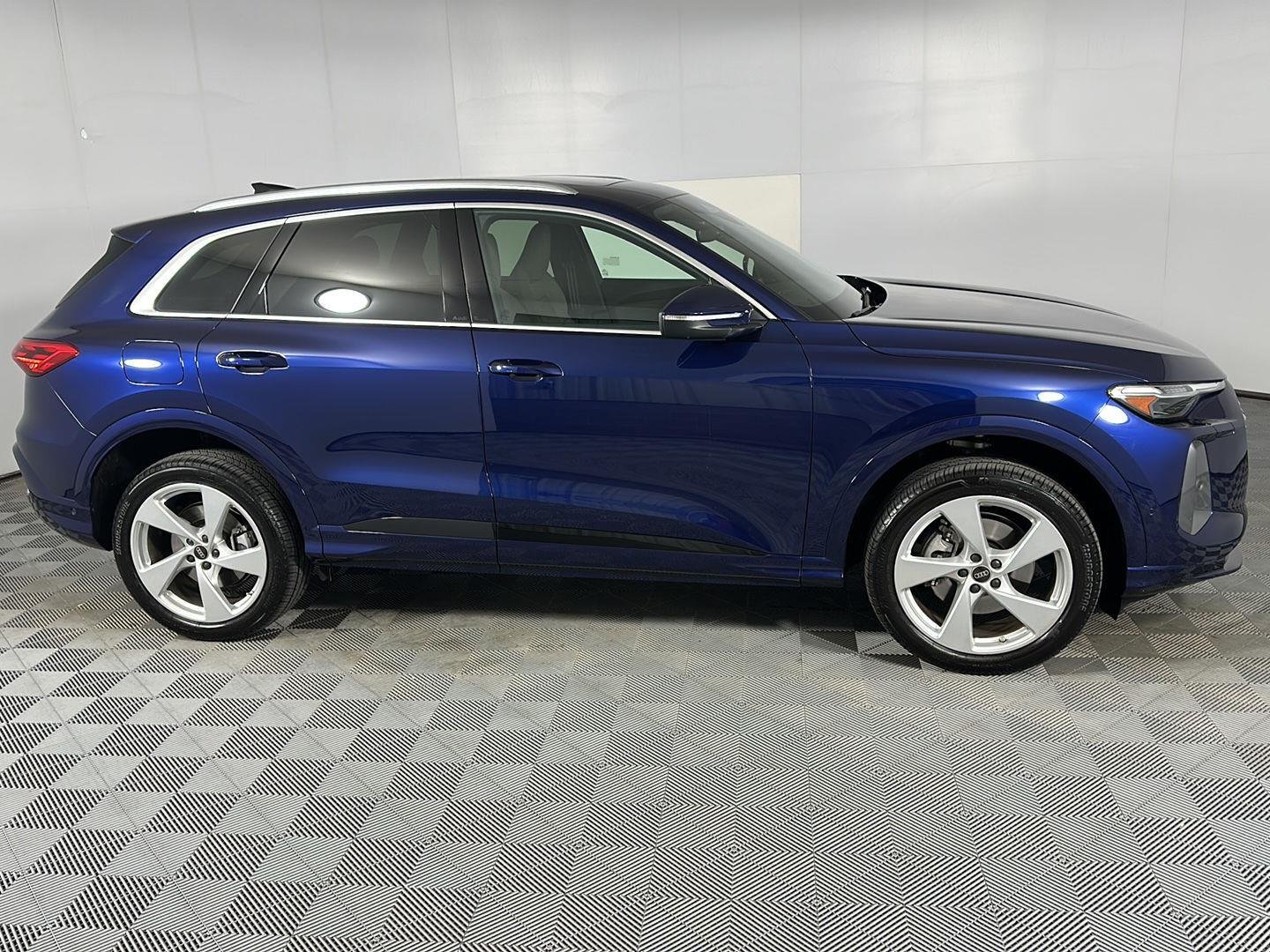 Used 2025 Navarra Blue Metallic Audi Premium Plus image 4